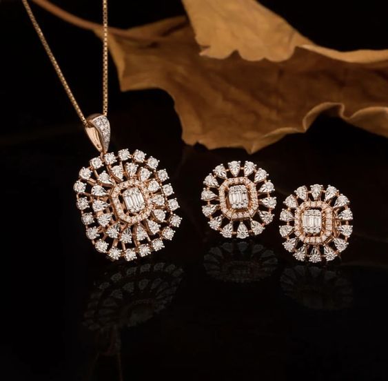Radiance Royale Pendant – A Dazzling Harmony of Cuts & Brilliance