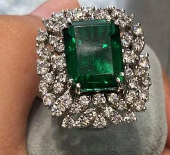 Royal Empress Statement Diamond Ring – Bold Regal Sparkle for Luxurious Moments 👑