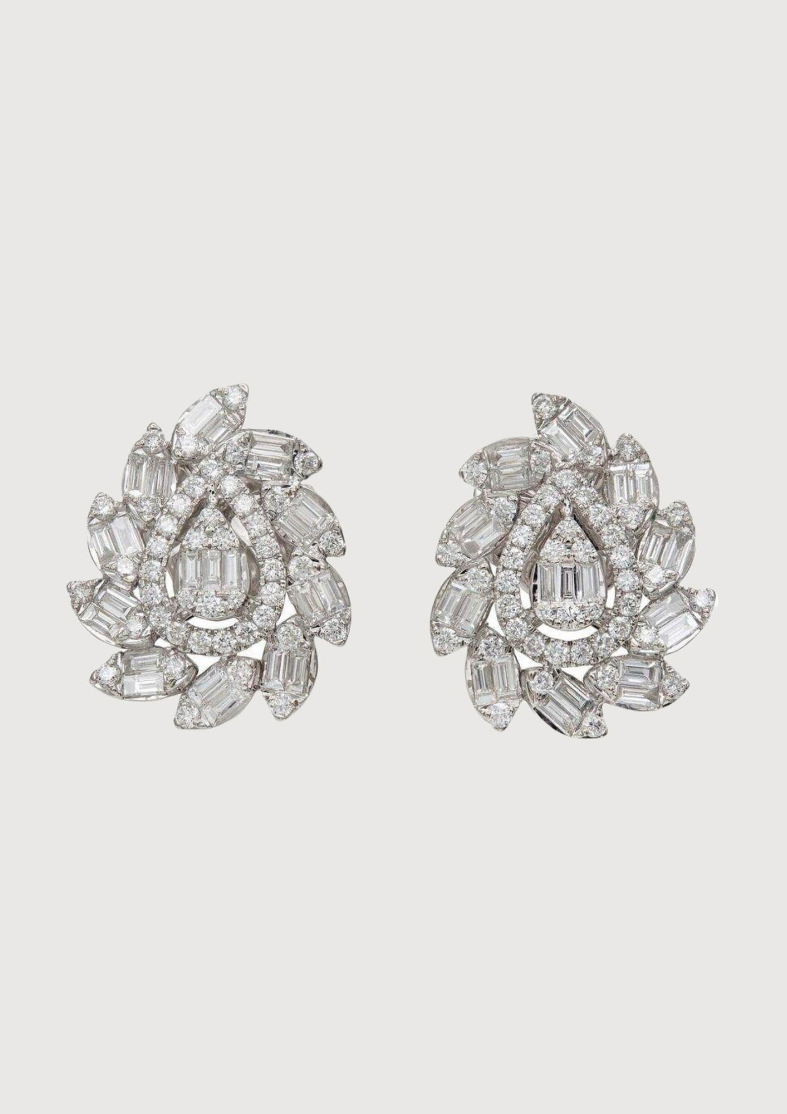 Regal Radiance – 18K Gold Diamond Cluster Stud Earrings | DS IMPEX